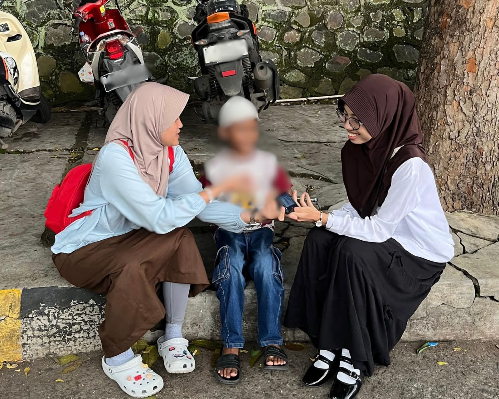 Mimpi yang Terjeda: Potret Anak-Anak di Luar Bangku Sekolah karena Jerat Ekonomi.